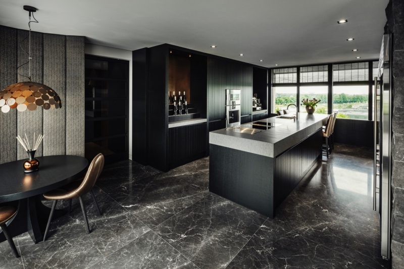 Vasquez Interior online!